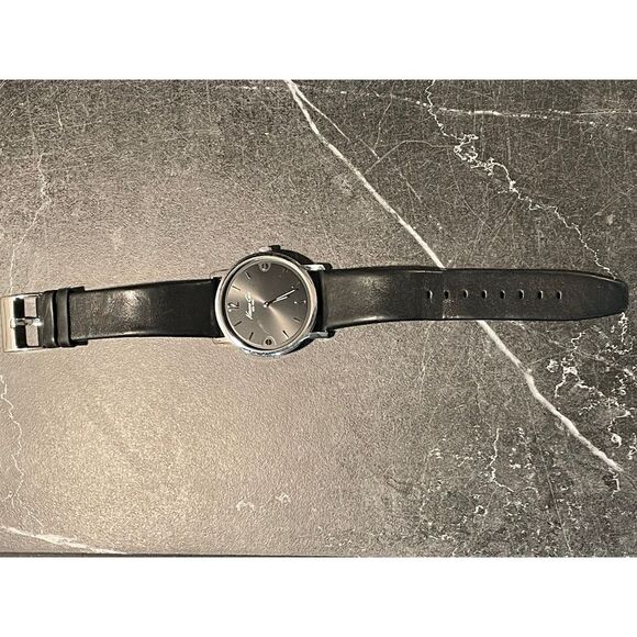 Mens Black and Silver Kenneth Cole Dress Watch - New Battery - Picture 3 of 6